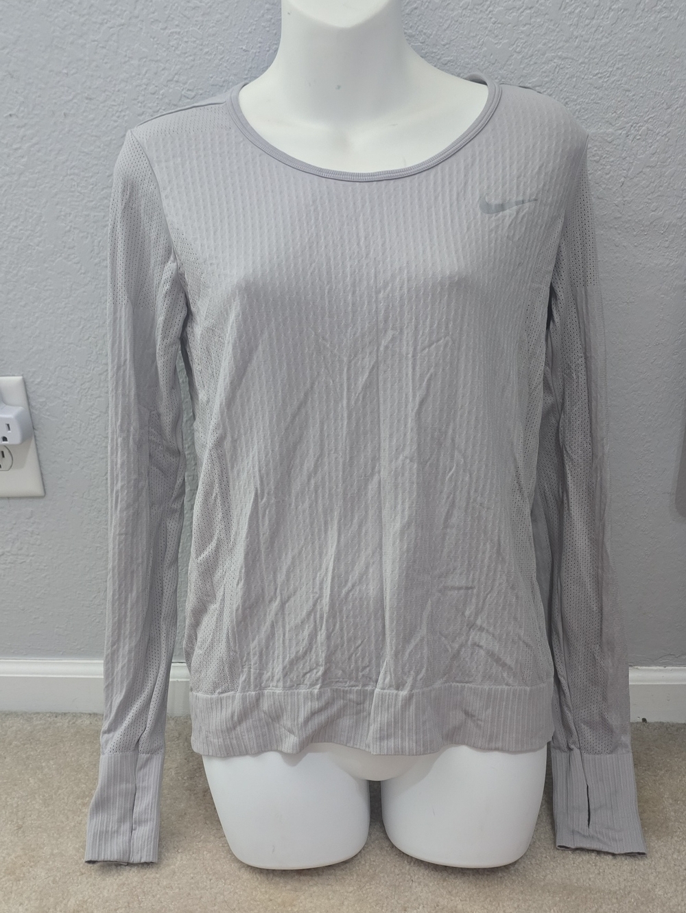 Nike Light Gray Long-Sleeve Women’s Top